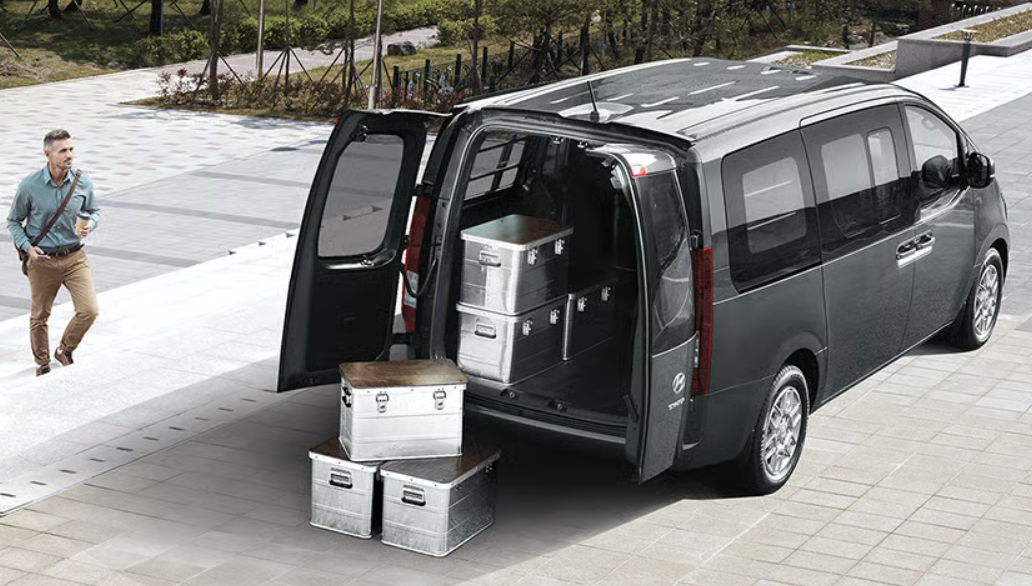 Hyundai STARIA van utility